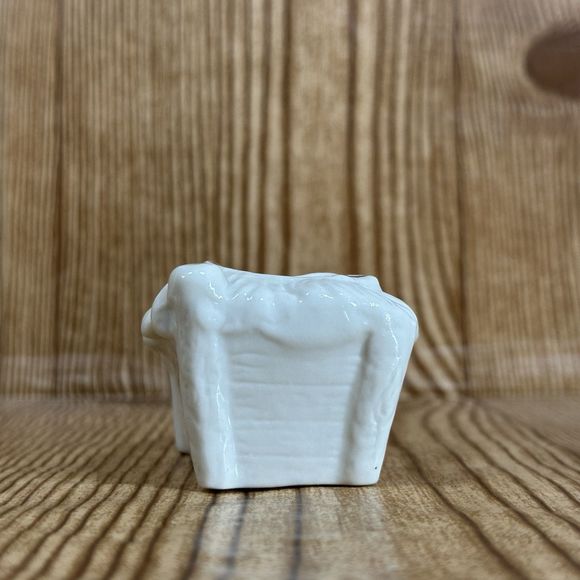 White & Gold Christmas Nativity Set with Baby Jesus figurine 8 Pieces - Picture 6 of 16